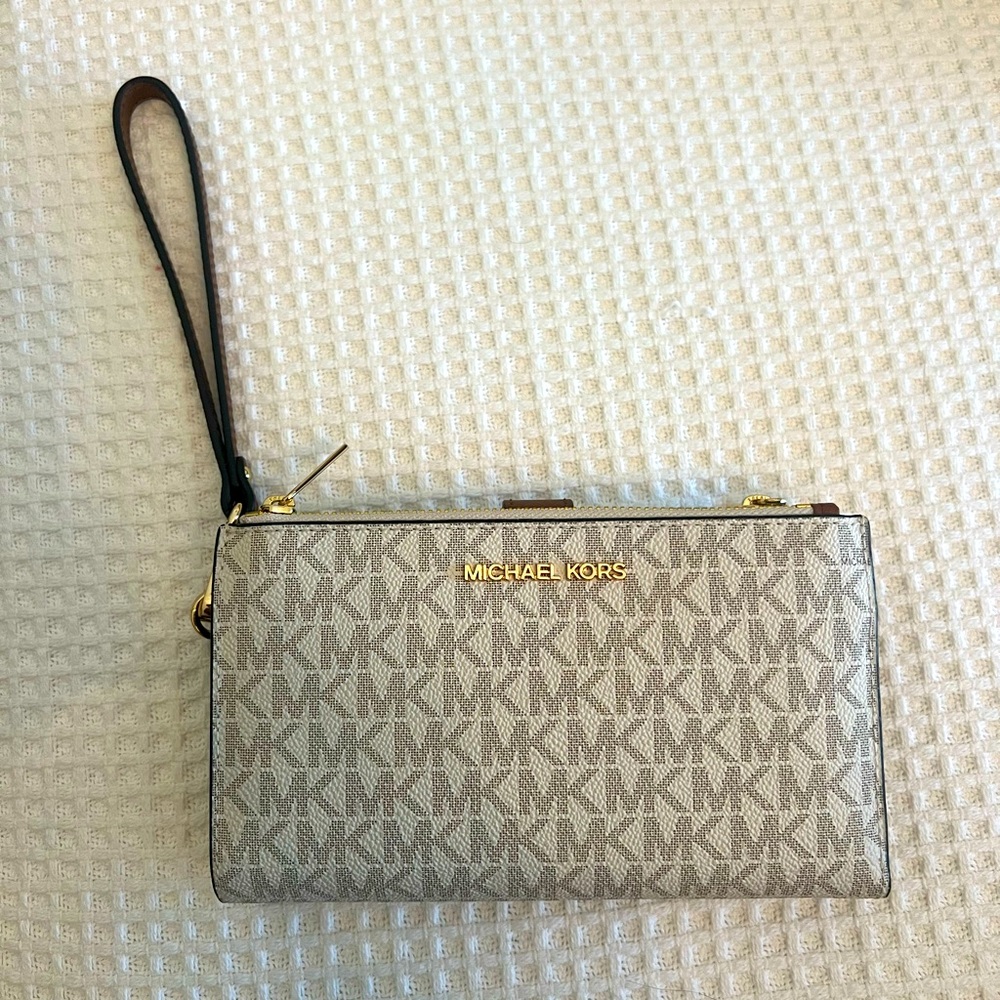 Michael Kors wallet / phone case